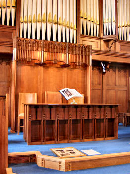 Picture of the chancel with the organ