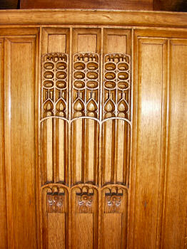 Picture of the carvings on the pulpit