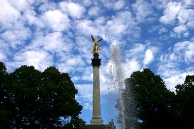 Another view of the Friedensengel (two weeks earlier)