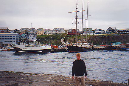 Picture of a tall ship in the harbour of Torshavn