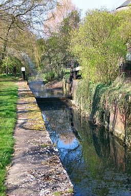 Picture of a lock at the canal