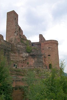 A view of Grafendahn, the castle in the middle of the three castles