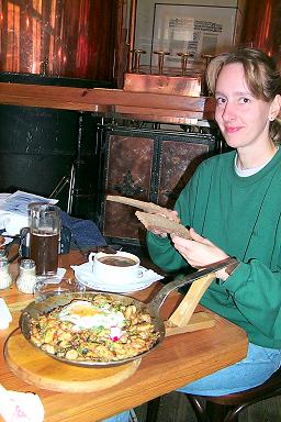 Tourist picture: Imke having lunch at Vetter Brauhaus