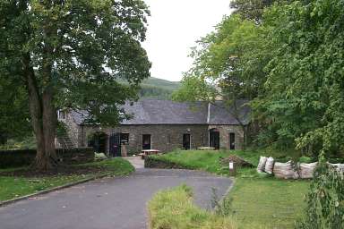 Picture of a road leading to a building, Kilmartin House