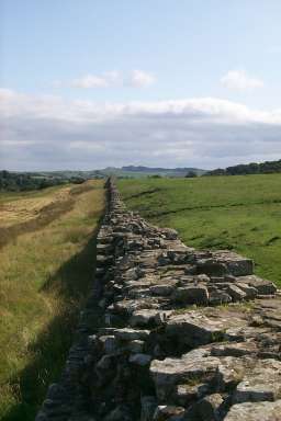 Picture of ruins of a wall stretching into the distance