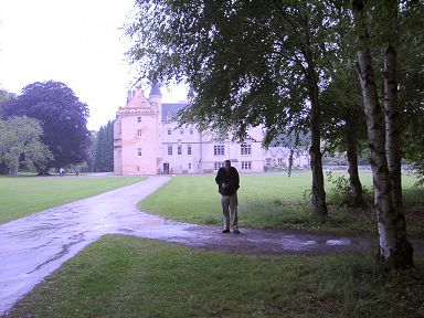 Picture of Armin standing under trees in front of Brodie Castle