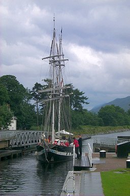 Picture of a sailing ship entering a lock