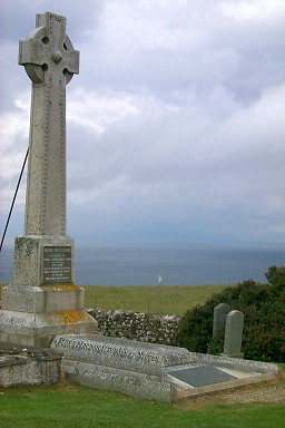 Picture of the large cross at the Flora MacDonald Monument