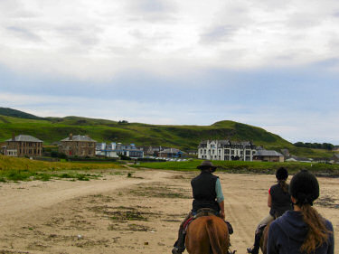 Picture of riders arriving in Machrihanish