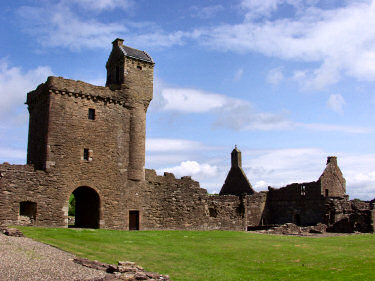 Picture of the gatehouse at Crossraguel Abbey