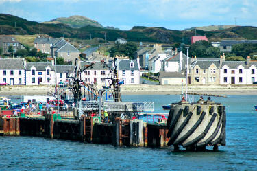 Picture of a pier with houses in the background