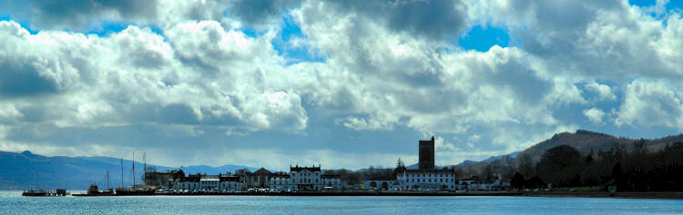 Picture of Inveraray, whitewashed houses overlooking a loch