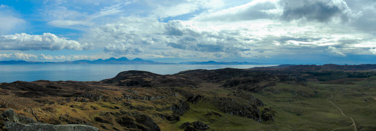 Picture of a view over the sea to two neighbouring islands