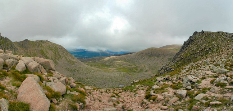 Picture of a panoramic view into a corrie, low clouds above