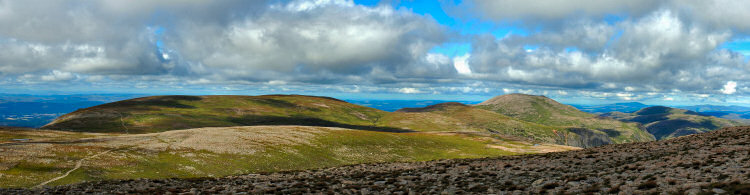 Picture of a view over a high plateau with a number of hills