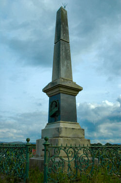 Picture of a monument on a small hill (Campbell Monument near Bridgend, Islay)