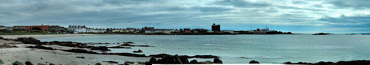 Picture of a bay with a village and a harbour