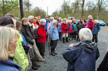 Picture of a walk leader explaining the walk to a group of walkers