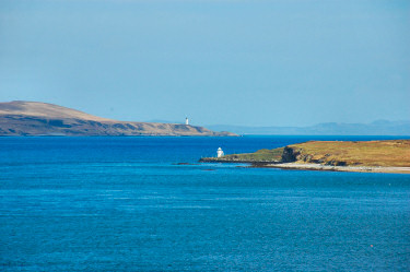 Picture of a view over a sound with two lighthouses in view