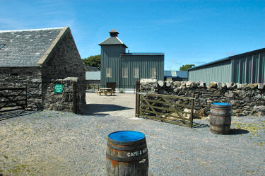 Picture of the entrance to a farm distillery, Kilchoman distillery on the Isle of Islay