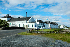 Picture of a whisky distillery, Bruichladdich on the Isle of Islay
