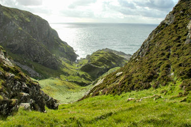 Picture of a deep cut into some steep cliffs