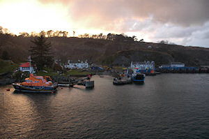 Picture of a small harbour in the evening light