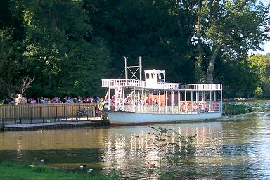 Tourist Safari boat in Longleat