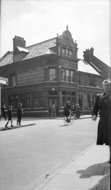 Picture of The Rifleman's Hotel in the 1940s