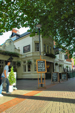 Picture of The Rifleman's Hotel, now known as The Plum Tree, in September 2006