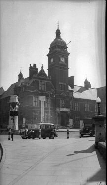 Picture of the old Town Hall in the 1940s