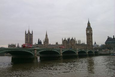 Picture of the House of Parliament behind Westminster Bridge