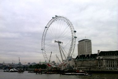 Picture of the London Eye under construction