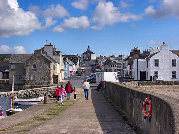 Picture of the view from the pier up Main Street